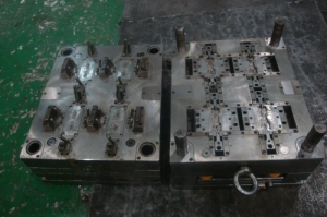 汽车配件塑胶模具、深圳塑胶模具